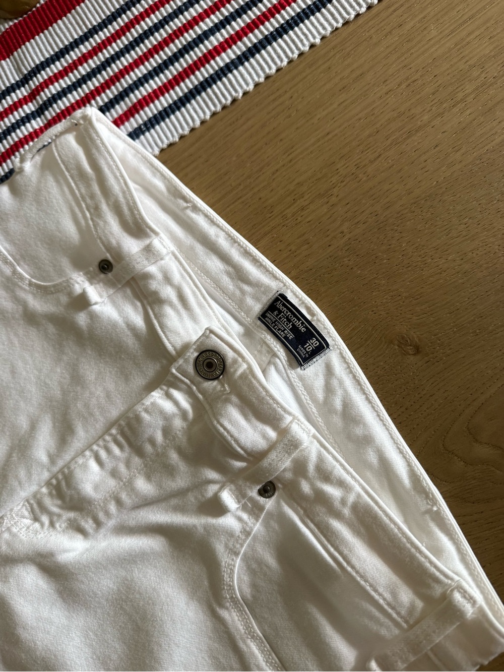 Abercrombie white kick flares NWOT